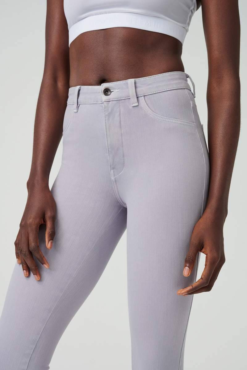 Item M6 Denim High Rise Pants Muttertagsangebot
