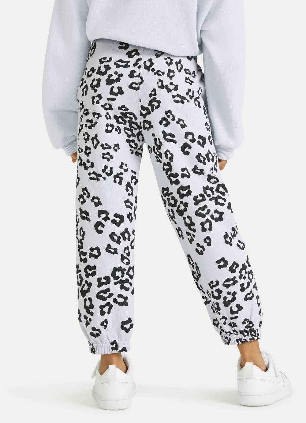 Juvia Loose Fit - Sweatpants Tiefpreis