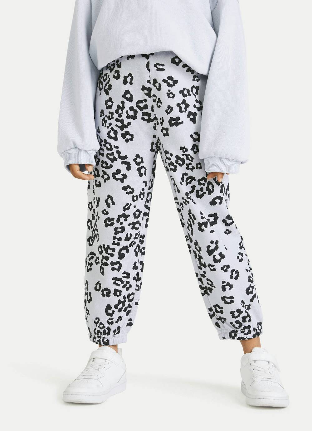 Juvia Loose Fit - Sweatpants Tiefpreis