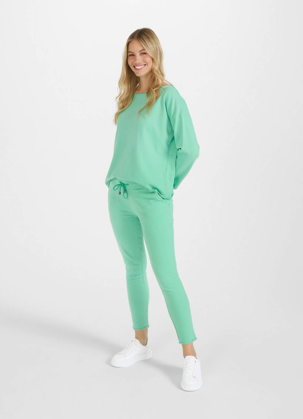 Juvia Slim Fit - Sweatpants Begrenztes Angebot
