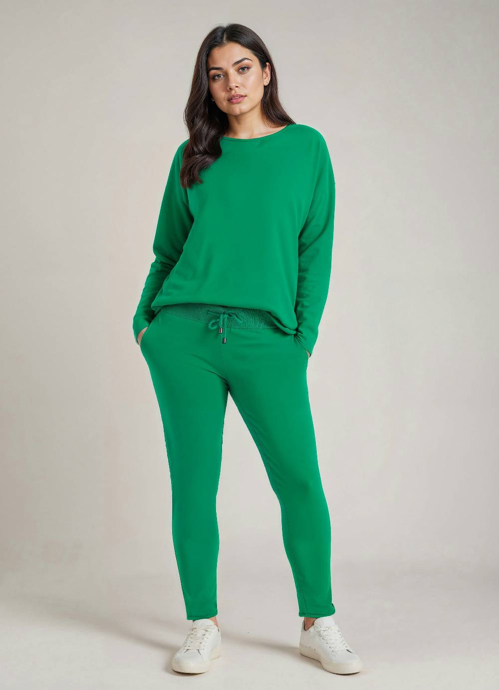 Juvia Slim Fit - Sweatpants Super Sparpreis