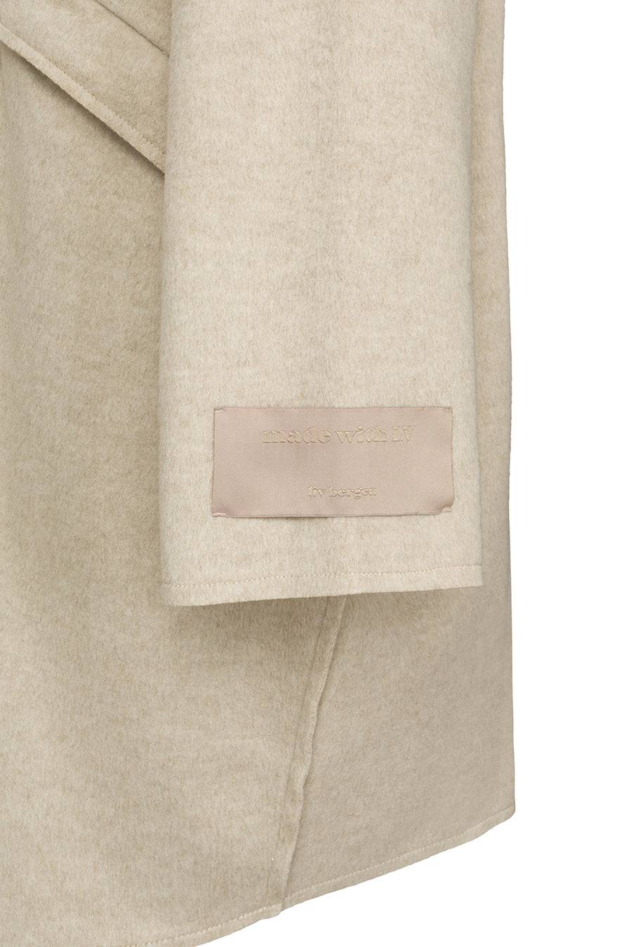 Liv Bergen Oversized Mantel in sand Bis zu 65% Rabatt
