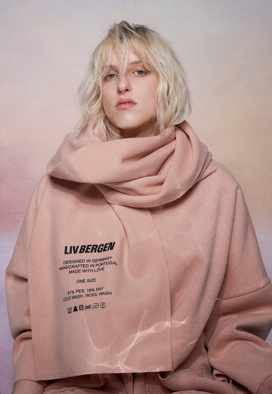 Liv Bergen Oversized Mantel in powder Nur für heute