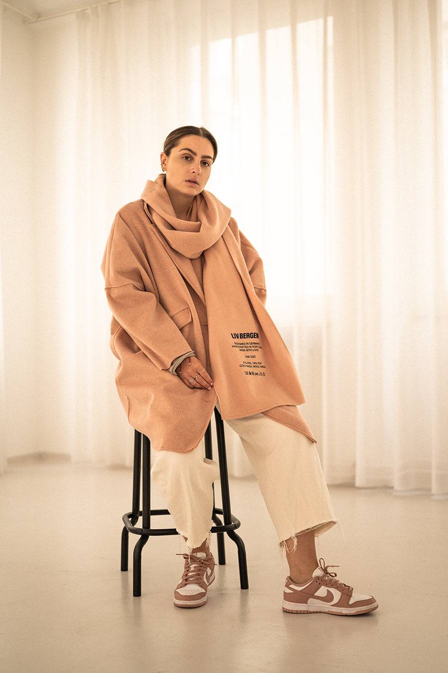 Liv Bergen Oversized Mantel in powder Nur für heute