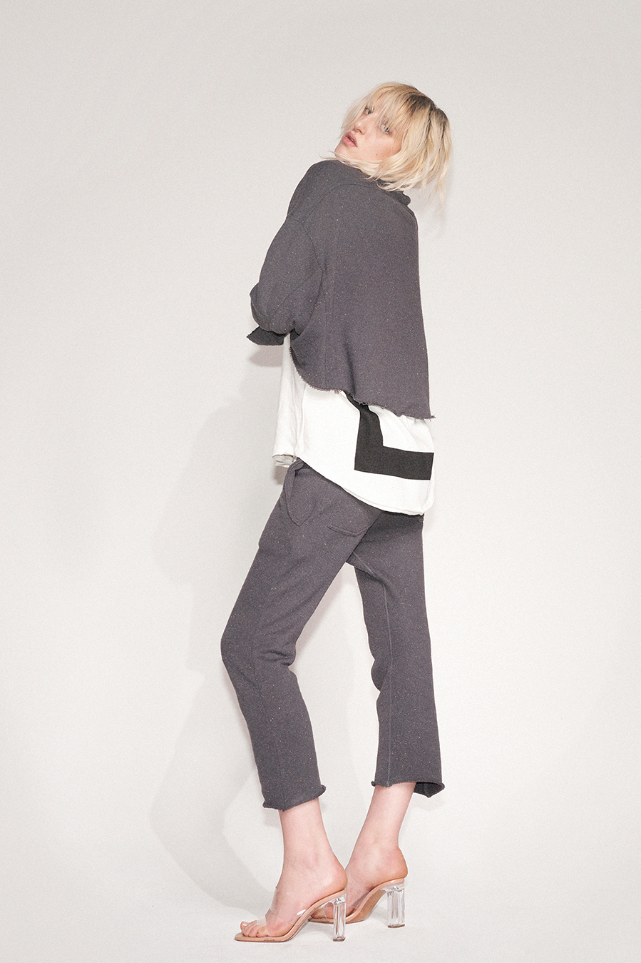 Liv Bergen Jacke cropped in asphalt Fabrikladen