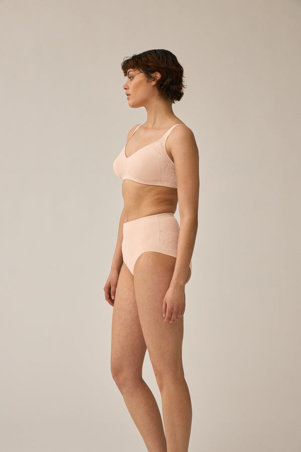 Naturana Minimizer und Side Smoother BH mit Spitze - Light Beige 50% Rabatt für begrenzte Zeit