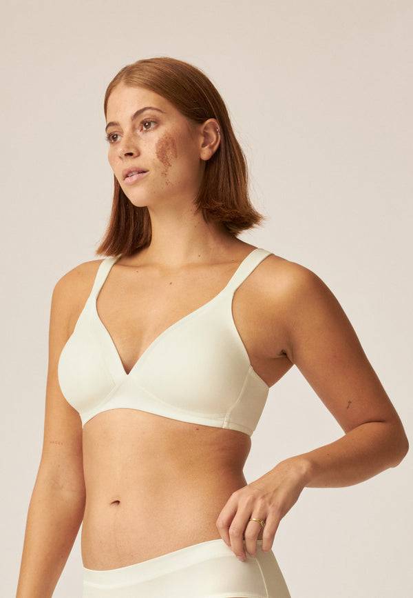 Naturana Bügelloser BH mit Schale und Glanzband - Ecru Neuheiten