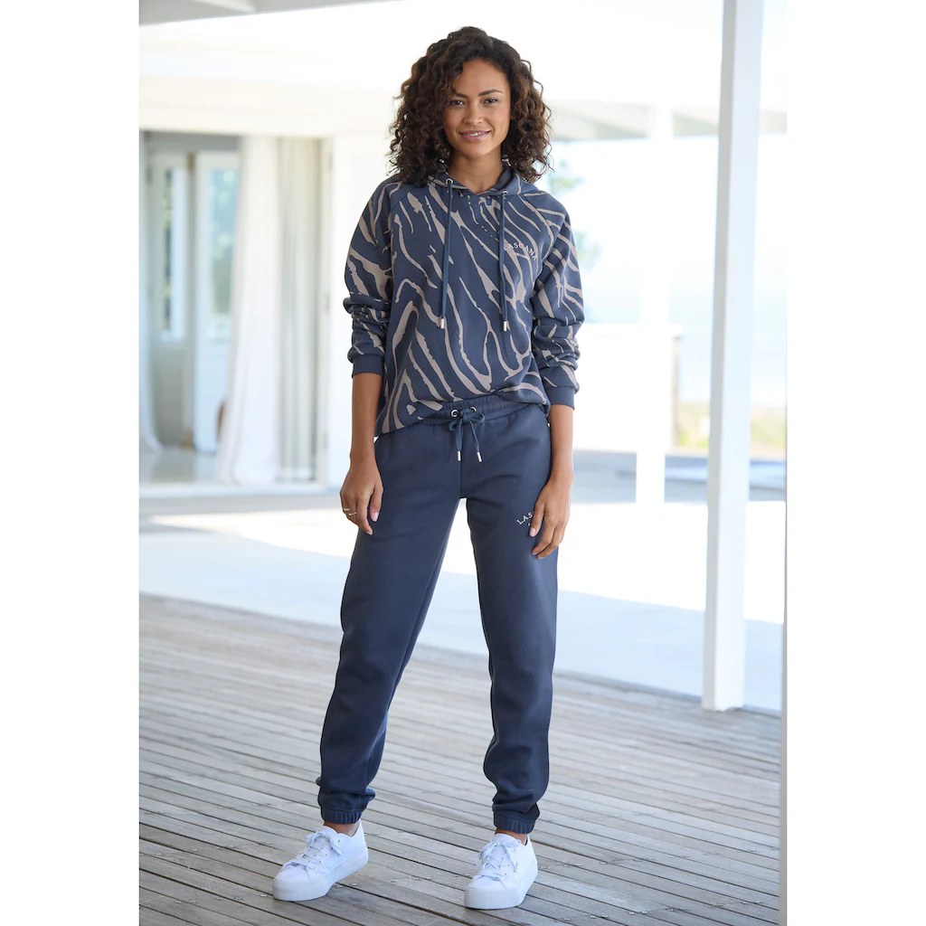LASCANA Sweathose Loungehose mit seitlichen Taschen und Logostickerei Loungewear Vatertagsangebot