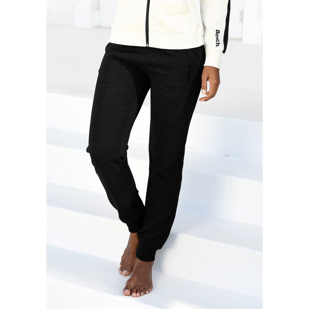 Bench. Loungewear Sweathose mit Seitenstreifen und schmalem Bein Loungeanzug